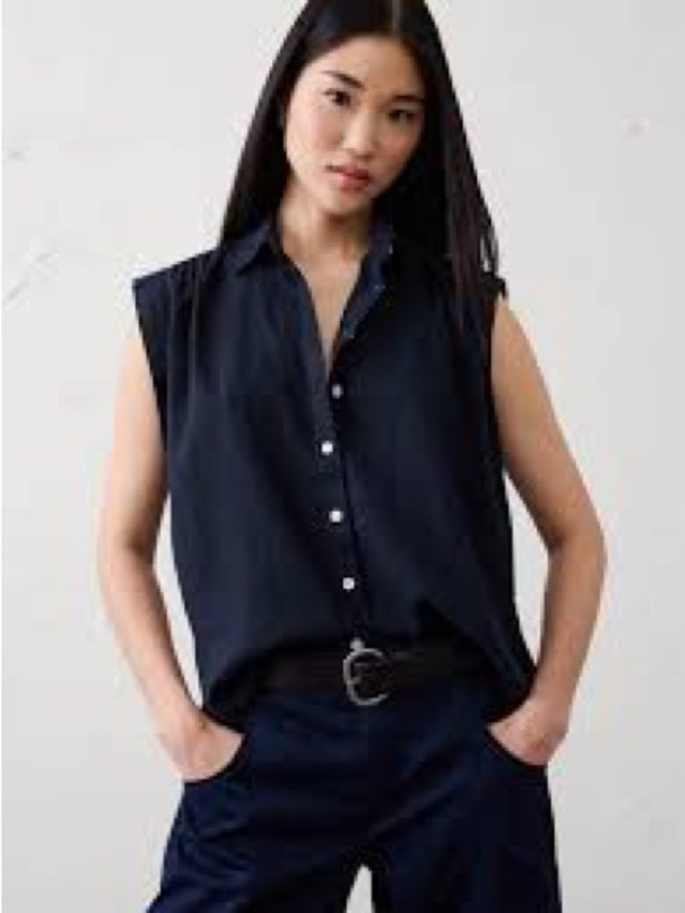 Sleeveless Button-Down Shirt in Navy